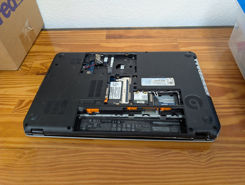 HP Pavillon M6-1045dx Entertainment Laptop