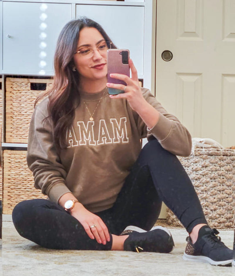 Embroidered PIGMENT Crewneck - MAMA - Outline
