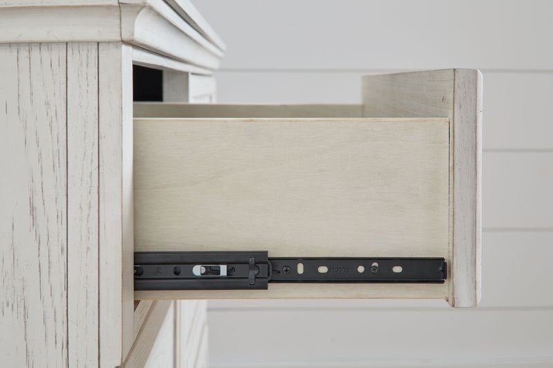 Robbinsdale - Five Drawer Chest - Youth - Antique White