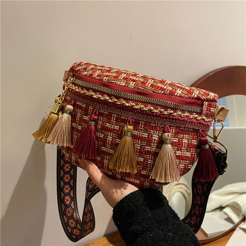 Casual Travel Tassel Woven Shoulder Bag
