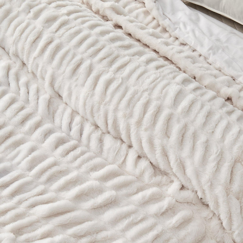 Ruched Faux Fur Throw Blanket - Alondra Collection