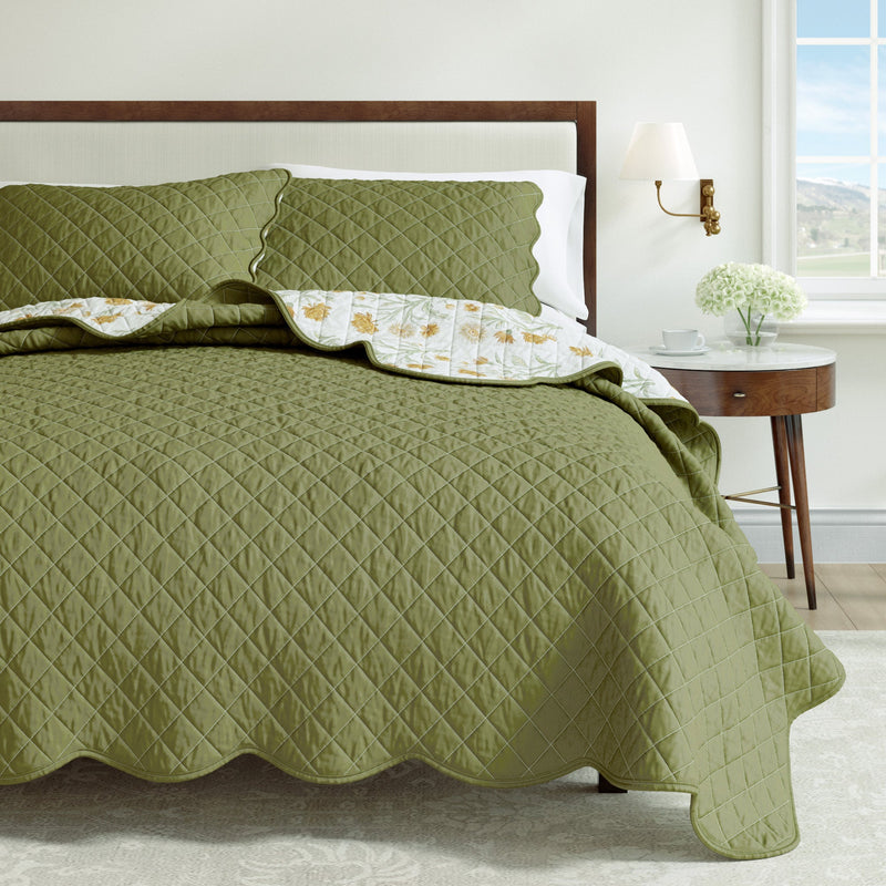 Floral Print & Scallopeded Edge Cotton Quilt Set - Illiana Collection