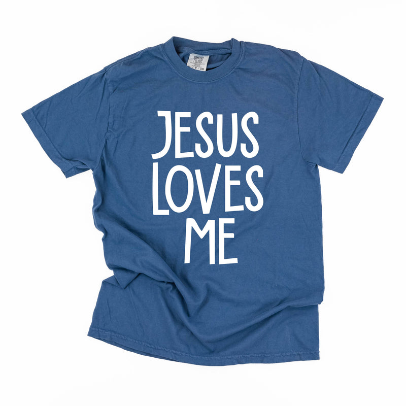 Jesus Loves Me (2025) - Comfort Colors Tee