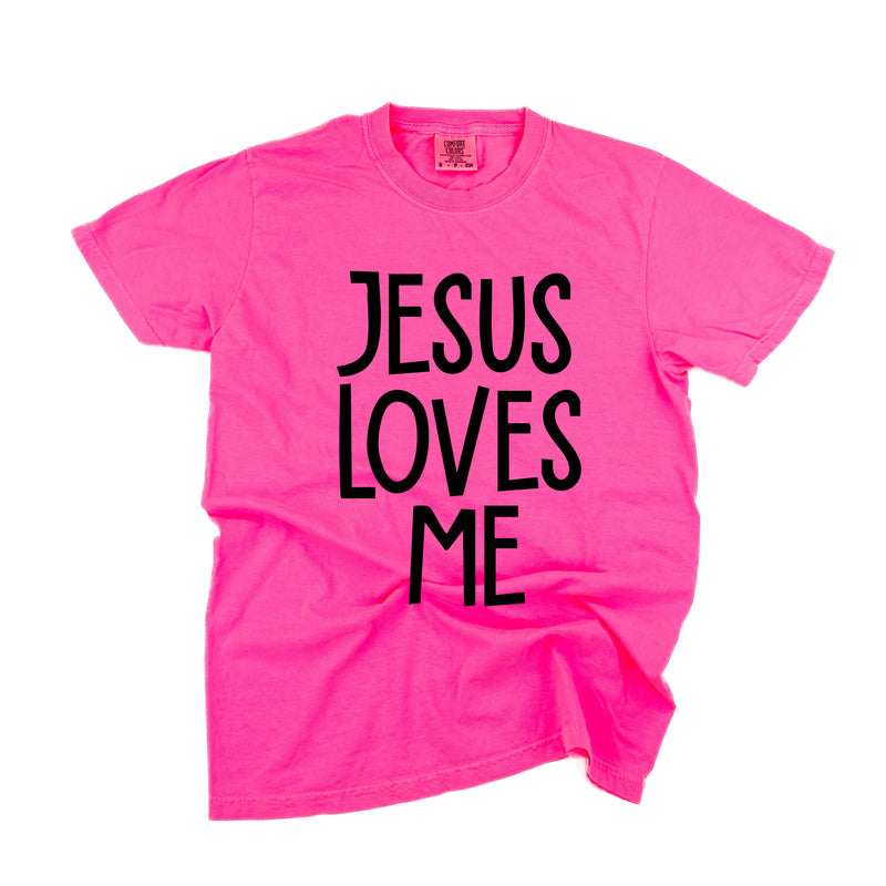 Jesus Loves Me (2025) - Comfort Colors Tee