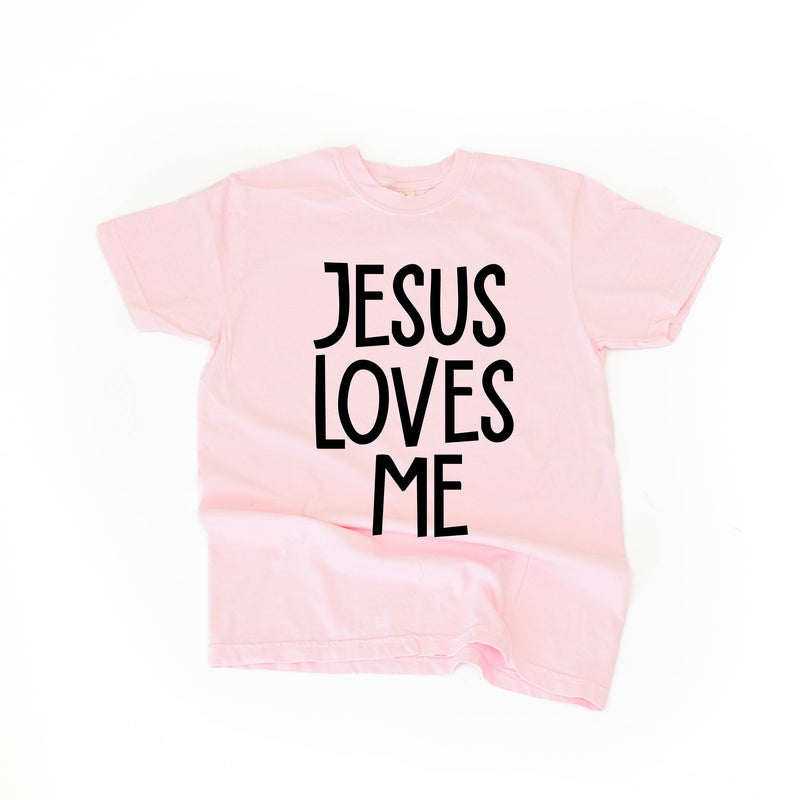 Jesus Loves Me (2025) - Comfort Colors Tee