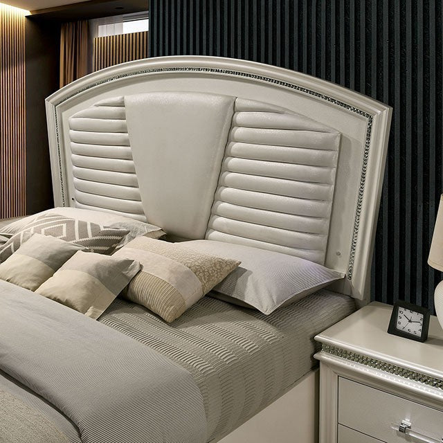 Maddie - 5 Pc Queen Bedroom Set
