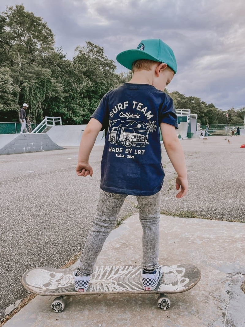 THE SURF TEAM TEE - BLACK